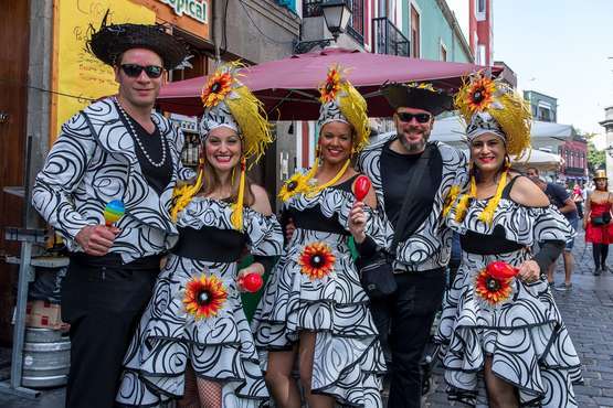 El Carnaval 'okupa' las calles del casco antiguo de la capital (Foto José Francisco Fernández Belda)